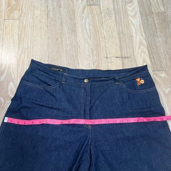 Escada size 44 indigo denim jeans with beading and embroidery - Picture 9 of 11